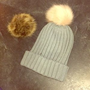 Gray hat with changeable pom poms